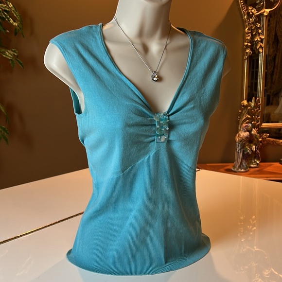 🌼CEST CITY LIGHT BLUE V NECK TOP WITH SEQUINS - SIZE SMALL🌼 - Picture 2 of 14